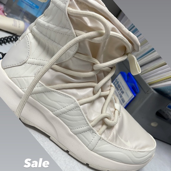 Nike boots - Picture 1 of 1